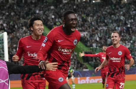 Frankfurt's Randal Kolo Muani, centre, celebrates after scoring his side's second goal during a Champions League group D soccer match between Sporting CP and Frankfurt at the Alvalade stadium in Lisbon, Tuesday, Nov. 1, 2022. (AP Photo/Armando Franca)
