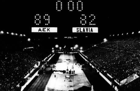 Οι αθλητές της ΑΕΚ τιμούν το "έπος του '68"