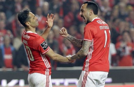 Benfica's Jonas, left, and Kostas Mitroglou celebrate after winning a penalty shot during a Portuguese league soccer match between Benfica and FC Porto at the Luz stadium in Lisbon, Saturday, April 1, 2017. (AP Photo/Armando Franca)