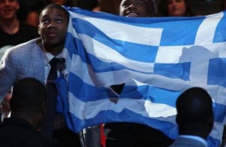 Το όνειρο του Αντετοκούμπο, η ελληνική σημαία και τα tweets για το όνομά του