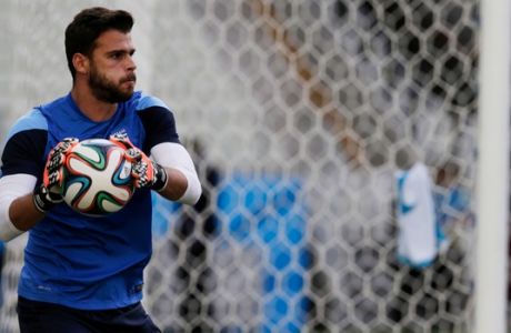 Greece's Orestis Karnezis catches a ball during an official training session the day before the group C World Cup soccer match between Greece and Ivory Coast, at the Arena Castelao in Fortaleza, Brazil, Monday, June 23, 2014. (AP Photo/Fernando Llano)