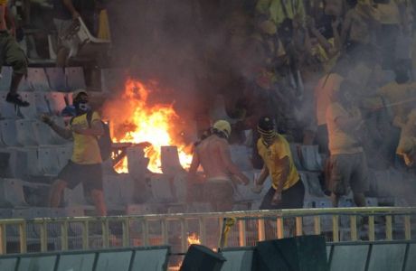 Σκηνές ντροπής στον τελικό του Κυπέλλου Κύπρου (PHOTOS+VIDEOS)