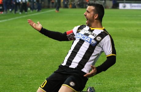 Udinese's Antonio Di Natale celebrates after scoring during a Serie A soccer match between Udinese and Inter Milan at the Friuli stadium in Udine, Italy, Tuesday, April 28, 2015. (AP Photo/Paolo Giovannini)