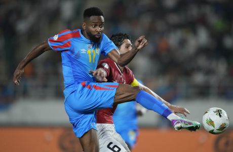 DR Congo's Cedric Bakambu, left and Egypt's Ahmed Hegazi challenge for the ball during the African Cup of Nations Round of 16 soccer match between Egypt and DR Congo, at the Laurent Pokou stadium in San Pedro, Ivory Coast, Sunday, Jan. 28, 2024. 2024. (AP Photo/Sunday Alamba)
