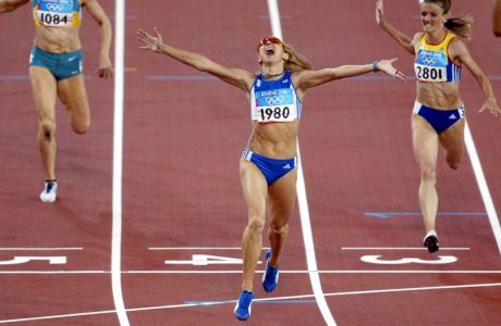 Η Φανή Χαλκιά τερματίζει πρώτη και κατακτά το χρυσό μετάλλιο στα 400μ. εμπόδια των Ολυμπιακών Αγώνων 2004, Ολυμπιακό Στάδιο, Τετάρτη 25 Αυγούστου 2004