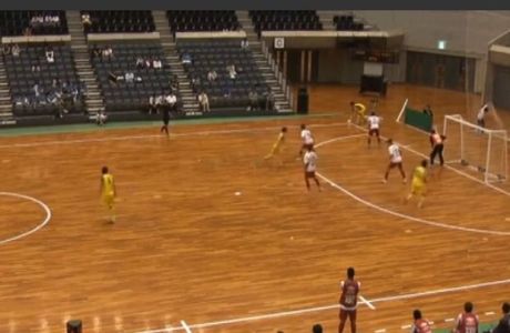 Τρομερό γκολ σε αγώνα futsal (VIDEO)