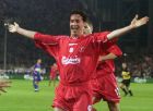 Robbie Fowler of Liverpool FC celebrates after he scored to make it 4-3 against Deportivo Alaves, Spain, during the UEFA Cup final in Dortmund, Germany, on Wednesday, May 16, 2001. (AP Photo/Frank Augstein)