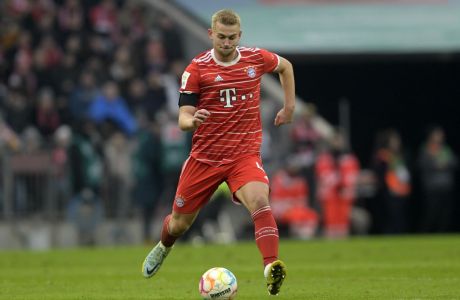 Bayern's Matthijs de Ligt controls the ball during the Bundesliga soccer match between Bayern Munich and VfL Bochum 1848 at the Allianz Arena in Munich, Germany, Saturday, Feb.11, 2023. (AP Photo/Andreas Schaad)