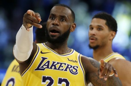 Los Angeles Lakers forward LeBron James congratulates a pass by guard Lance Stephenson for a James' dunk during the second half of an NBA basketball game against the Denver Nuggets in Los Angeles, Thursday, Oct. 25, 2018. Lakers won 121-114. (AP Photo/Alex Gallardo)