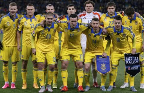 Ukraine's players pose for a picture before their Euro 2016 group C qualifying soccer match against Spain at the Olympic stadium in Kiev, Ukraine, October 12, 2015. REUTERS/Gleb Garanich   
Picture Supplied by Action Images