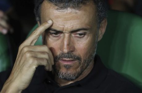 Spain's coach Luis Enrique gestures before the UEFA Nations League soccer match between Spain and England at Benito Villamarin stadium, in Seville, Spain, Monday, Oct. 15, 2018. (AP Photo/Miguel Morenatti)