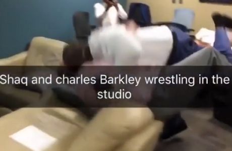 VIDEO: Πάλεψαν στο στούντιο Σακίλ και Μπάρκλεϊ 