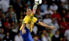 Ο Ζλάταν Ιμπραχίμοβιτς της Σουηδίας σε προσπάθεια του αγώνα με την Αγγλία για τη φάση των ομίλων του Euro 2012, Κίεβο, Παρασκευή 15 Ιουνίου 2012