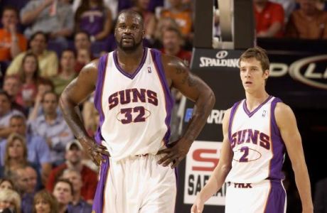 PHOENIX - MARCH 18:  (L-R) Shaquille O'Neal #32 and Goran Dragic #2 of the Phoenix Suns take a break from the action during the game against the Philadelphia 76ers on March 18, 2009 at US Airways Center in Phoenix, Arizona.  The Suns won 126-116.  NOTE TO USER: User expressly acknowledges and agrees that, by downloading and/or using this Photograph, user is consenting to the terms and conditions of the Getty Images License Agreement. Mandatory Copyright Notice: Copyright 2009 NBAE  (Photo by Barry Gossage/NBAE via Getty Images)