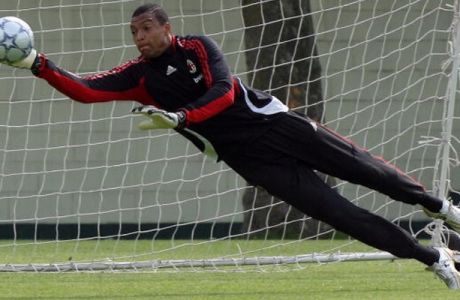 CARNAGO, ITALY - MAY 16: Dida of AC Milan saves the ball during a training session ahead of next week's UEFA Champions League Final against Liverpool  during the AC Milan Media Day at Milanello on May 16, 2007 in Carnago, Italy.  (Photo Giuseppe Cacace/Getty Images)  