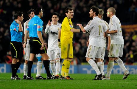 Real Madrid and Barcelona's players argue at the end of the second leg of the Spanish Cup quarter-final "El clasico" football match Barcelona vs Real Madrid at the Camp Nou stadium in Barcelona on January 25, 2012.  AFP PHOTO / JOSEP LAGO (Photo credit should read JOSEP LAGO/AFP/Getty Images)
