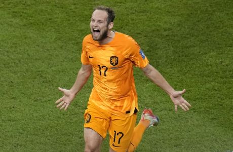 Daley Blind of the Netherlands celebrates after scoring his side's second goal during the World Cup round of 16 soccer match between the Netherlands and the United States, at the Khalifa International Stadium in Doha, Qatar, Saturday, Dec. 3, 2022. (AP Photo/Ricardo Mazalan)