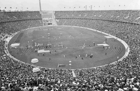Στιγμιότυπο των αγωνισμάτων του του στίβου κατά τους Ολυμπιακούς Αγώνες 1936 στο Ολυμπιακό Στάδιο του Βερολίνου | Κυριακή 2 Αυγούστου 1936