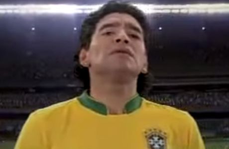 Όταν ο Μαραντόνα φόρεσε τη φανέλα της Εθνικής Βραζιλίας