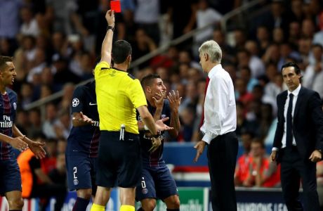 PARIS, FRANCE - SEPTEMBER 13: Marco Verratti of PSG is shown a red card during the UEFA Champions League Group A match between Paris Saint-Germain and Arsenal FC at Parc des Princes on September 13, 2016 in Paris, France.  (Photo by Julian Finney/Getty Images)