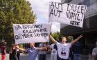 Μαζική διαδήλωση για τον κόουτς Βουγιόσεβιτς
