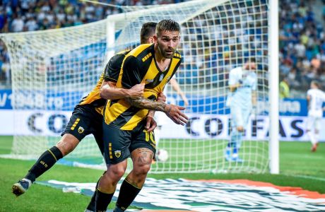 Ο Μάρκο Λιβάγια της ΑΕΚ πανηγυρίζει γκολ που σημείωσε κόντρα στην Κράιοβα για τον 1ο αγώνα του 2ου προκριματικού γύρου του Europa League 2019-2020 στην Κράιοβα, Πέμπτη 8 Αυγούστου 2019