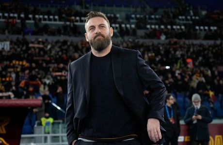 Roma's head coach Daniele De Rossi waves supporters prior to the start of the Series A soccer match between Roma and Hellas Verona at the Rome Olympic stadium, Saturday, Jan. 20, 2024. (AP Photo/Andrew Medichini)