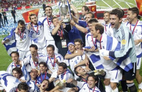 Οι πρωταθλητές του EURO 2004 γιόρτασαν την επέτειο με την ίδια PHOTO!