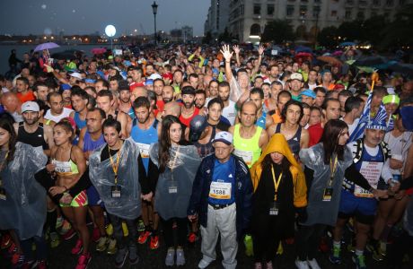 4ος Διεθνής Νυχτερινός Ημιμαραθώνιος Θεσσαλονίκης: Τρέχοντας στη βροχή  