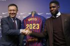 FC Barcelona's Samuel Umtiti, right, shakes hands with FC Barcelona's President Josep Maria Bartomeu during his official announcement of his contract renewal at the Camp Nou stadium in Barcelona, Spain, Monday, June 4, 2018. Umtiti has agreed a contract extension with Barcelona to keep him at the club until the end of the 2022-23 season. (AP Photo/Manu Fernandez)