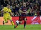 BATE's Mikhail Gordeichuk, left fights for the ball with Barcelona's Thomas Vermaelen during the Champions League Group E soccer match between FC Barcelona and BATE Borisov at the Camp Nou stadium in Barcelona, Spain, Wednesday, Nov. 4, 2015. (AP Photo/Emilio Morenatti)