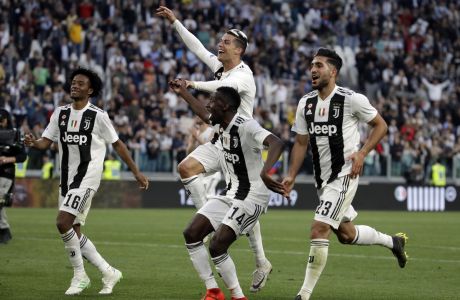 From left, Juventus' Juan Cuadrado, Cristiano Ronaldo, Blaise Matuidi and Emre Can celebrate at the end of a Serie A soccer match between Juventus and AC Fiorentina, at the Allianz stadium in Turin, Italy, Saturday, April 20, 2019. Juventus clinched a record-extending eighth successive Serie A title, with five matches to spare, after it defeated Fiorentina 2-1. (AP Photo/Luca Bruno)