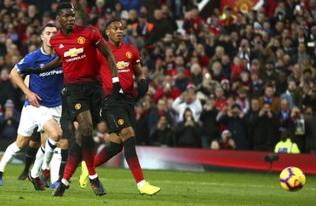 Manchester United's Paul Pogba scores the opening goal during the English Premier League soccer match between Manchester United and Everton FC at Old Trafford in Manchester, England, Sunday Oct. 28, 2018. (AP Photo/Dave Thompson)