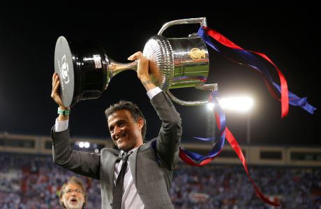 Barcelona's head coach Luis Enrique holds up the cup after winning the Copa del Rey final soccer match between Barcelona and Alaves at the Vicente Calderon stadium in Madrid, Spain, Saturday May 27, 2017. (AP Photo/Daniel Ochoa de Olza)