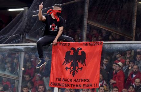 Νέες προκλήσεις από τους οπαδούς της Αλβανίας (PHOTOS+VIDEOS)