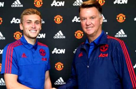 MANCHESTER, ENGLAND - SEPTEMBER 25:  (EXCLUSIVE COVERAGE) James Wilson of Manchester United shakes hands with Manager Louis van Gaal after signing a new contract with the club at Aon Training Complex on September 25, 2015 in Manchester, England.  (Photo by John Peters/Man Utd via Getty Images)