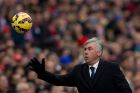 MADRID, SPAIN - FEBRUARY 07:  Head coach Carlo Ancelotti of Real Madrid CF holds the ball during the La Liga match between Club Atletico de Madrid and Real Madrid CF at Vicente Calderon Stadium on February 7, 2015 in Madrid, Spain.  (Photo by Gonzalo Arroyo Moreno/Getty Images)