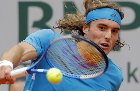 Greece's Stefanos Tsitsipas plays a shot against Germany's Maximilian Marterer during their first round match of the French Open tennis tournament at the Roland Garros stadium in Paris, Sunday, May 26, 2019. (AP Photo/Michel Euler )