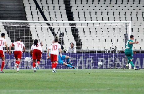 Ο Φεντερίκο Μακέντα του Παναθηναϊκού εκτελεί πέναλτι στην αναμέτρηση με τον Ολυμπιακό για τη Super League 1 2019-2020 στο Ολυμπιακό Στάδιο, Κυριακή 22 Σεπτεμβρίου 2019