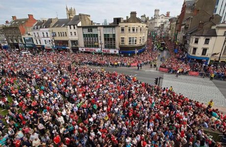 Αποθέωση: 200.000 Ουαλοί υποδέχθηκαν την εθνική ομάδα