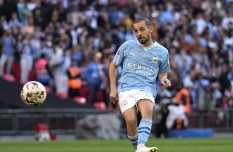 Manchester City's Bernardo Silva shoots to score from the penalty spot during the English FA Community Shield final soccer match between Arsenal and Manchester City at Wembley Stadium in London, Sunday, Aug. 6, 2023. (AP Photo/Kirsty Wigglesworth)