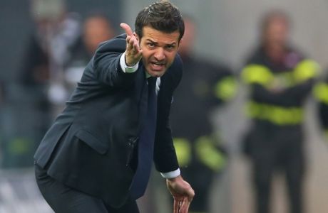 Udinese coach Andrea Stramaccioni gives instructions to his players during a Serie A soccer match between Udinese and Milan at the Friuli Stadium in Udine, Italy, Saturday, April 25, 2015. (AP Photo/Paolo Giovannini)