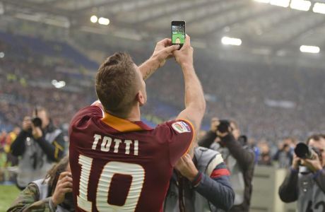 "Αυτοκράτορας της Ρώμης" ο Τότι: 2 γκολ και selfie! (VIDEO)