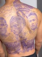 Ριτσάρλισον, αδιανόητο τατουάζ στην πλάτη με Νεϊμαρ, Ρονάλντο και φαβέλα