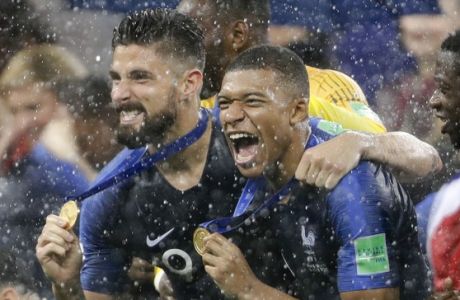 France's Kylian Mbappe, right, and teammate Olivier Giroud celebrates after the final match between France and Croatia at the 2018 soccer World Cup in the Luzhniki Stadium in Moscow, Russia, Sunday, July 15, 2018. (AP Photo/Natacha Pisarenko)