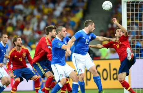 Spanish defender Jordi Alba (R) vies with Italian defence during the Euro 2012 football championships final match Spain vs Italy on July 1, 2012 at the Olympic Stadium in Kiev. AFP PHOTO / FRANCK FIFE        (Photo credit should read FRANCK FIFE/AFP/GettyImages)