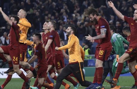 Roma players celebrate reaching the semifinals after the Champions League quarterfinal second leg soccer match between between Roma and FC Barcelona, at Rome's Olympic Stadium, Tuesday, April 10, 2018. (AP Photo/Gregorio Borgia)