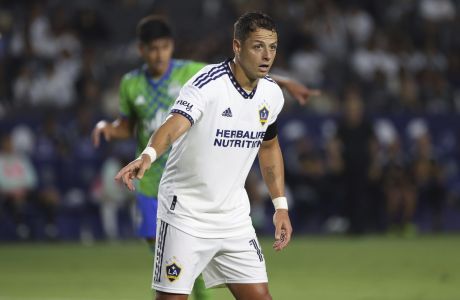 LA Galaxy forward Javier Hernández signals to a teammate during the first half of an MLS soccer match against the Seattle Sounders Friday, Aug. 19, 2022, in Carson, Calif. The match ended in a tie 3-3. (AP Photo/Raul Romero Jr.)