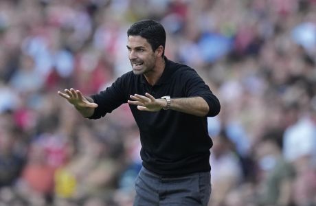 Arsenal's manager Mikel Arteta gestures to players during the English Premier League soccer match between Arsenal and Manchester United at Emirates stadium in London, Sunday, Sept. 3, 2023. (AP Photo/Kirsty Wigglesworth)