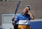 O Κέι Νισικόρι αντιδρά έχοντας μόλις χάσει έναν πόντο από τον Άλεξ ντε Μινόρ της Αυστραλίας, στον τρίτο γύρο του US Open, στη Νέα Υόρκη.